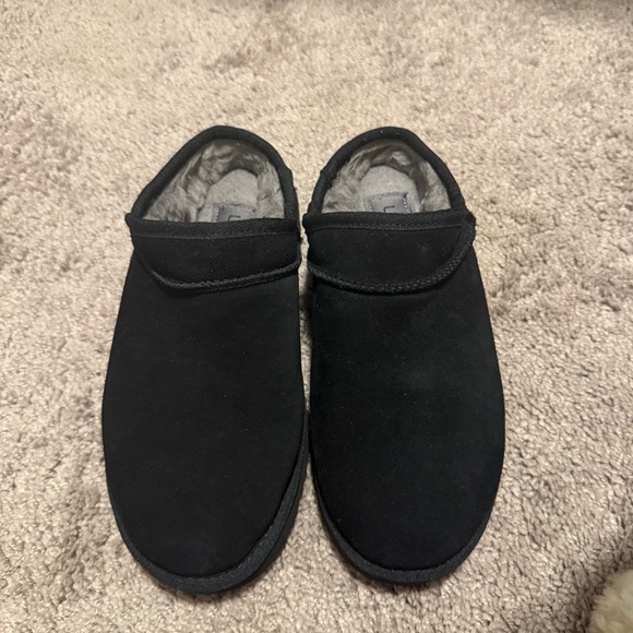 Authentic Black UGG Classic Slipper - Picture 2 of 6